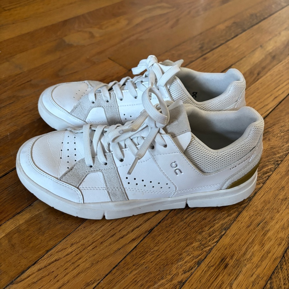 On Running Cloud White Leather Women's Sneakers Roger Size 8 Eur 39 Uk8 Like New